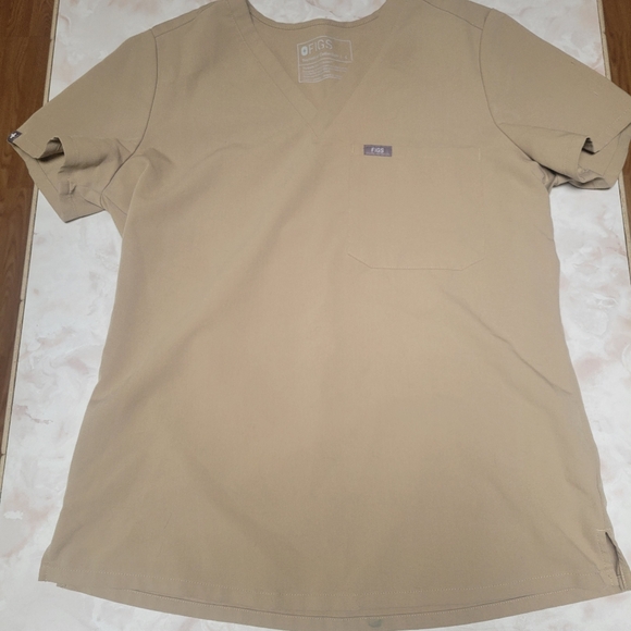 FIGS Catarina scrub top in Tan Size Small,  Desert tan sand Color, One Pocket - Picture 2 of 8